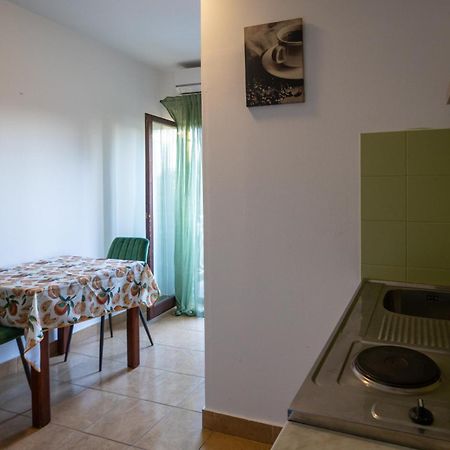 Apartments Gaja Green Ap Sveti Filip i Jakov Bagian luar foto
